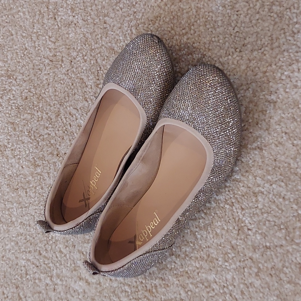 Xappeal Clair Gold Flats sz 6